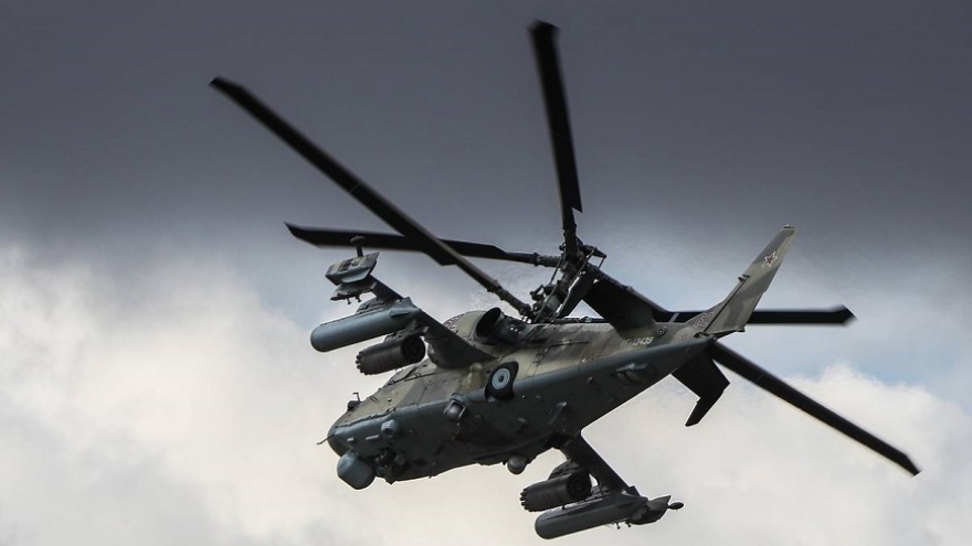 Cận cảnh trực thăng "cá sấu" Ka-52 Nga tấn công mục tiêu Ukraine